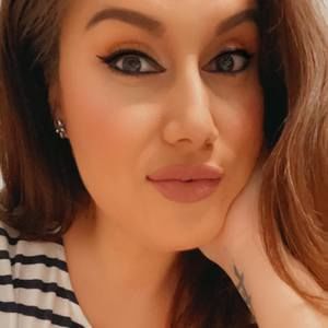 Meet your Posher, Yvette